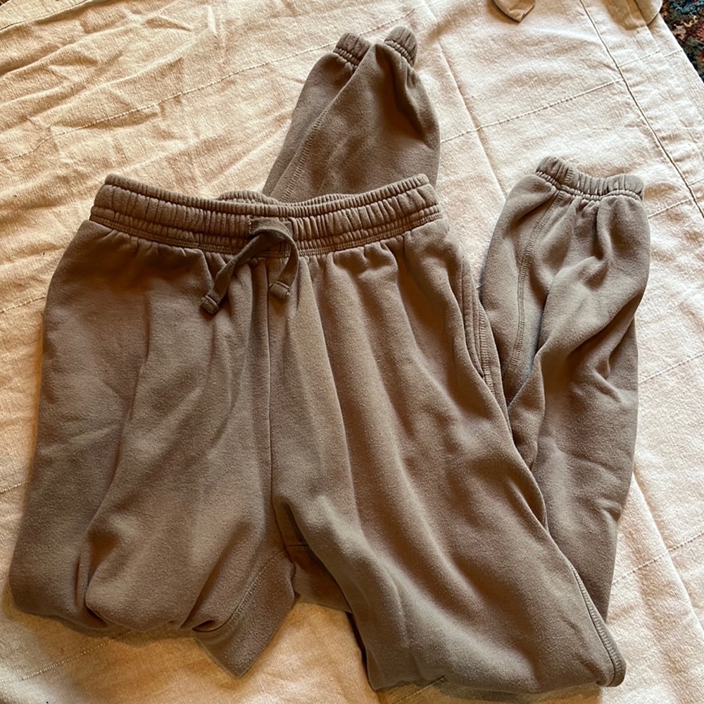 Richer Poorer Women's Recycled Fleece Classic Sweatpant - Warm Grey / S